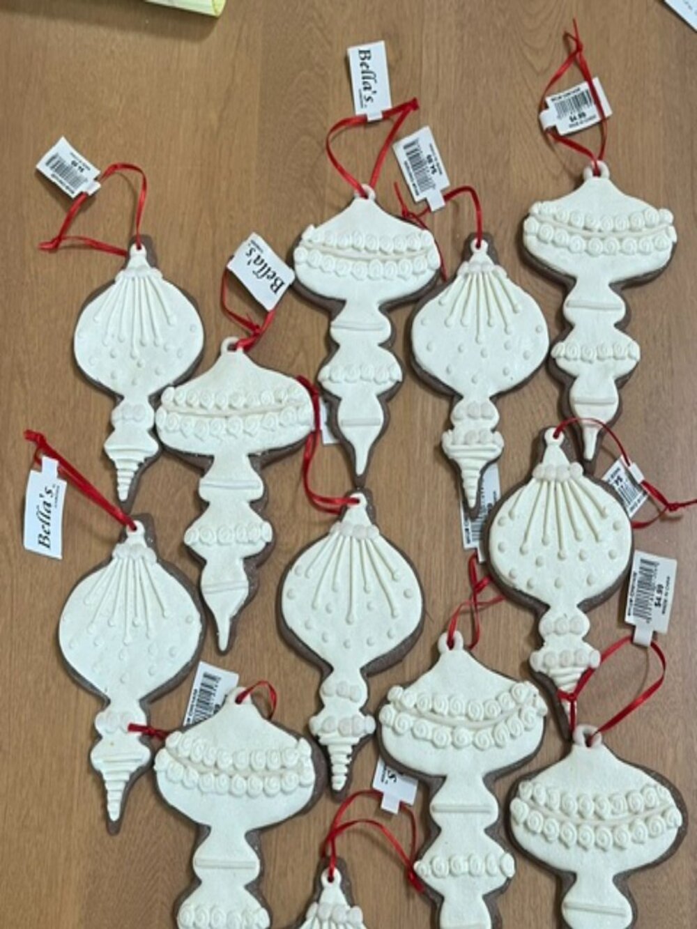 NWT Bella Holiday Frosted Gingerbread Cookie Ornaments Set of 12